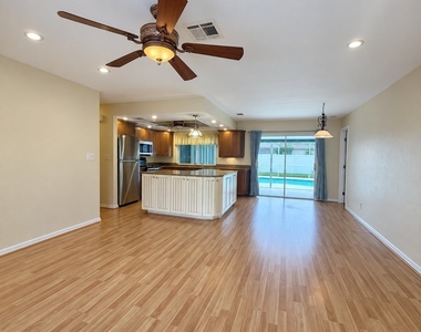 3609 Se 3rd Avenue - Photo Thumbnail 1