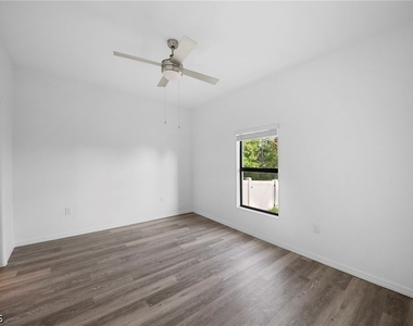 26481 Sandhill Boulevard - Photo Thumbnail 14