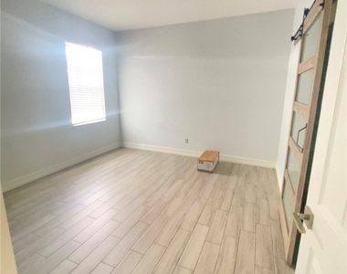 1418 Ne 11th Terrace - Photo Thumbnail 7