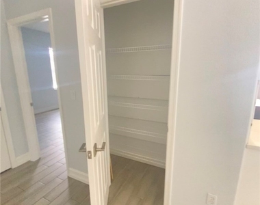 1418 Ne 11th Terrace - Photo Thumbnail 5