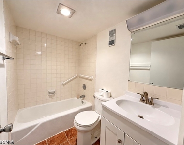 2264 Winkler Avenue - Photo Thumbnail 4