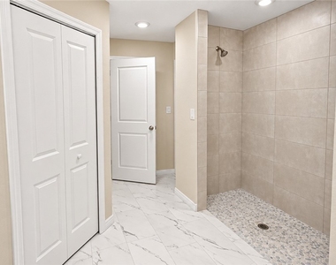 513 Nw 16th Place - Photo Thumbnail 11