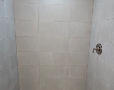513 Nw 16th Place - Photo Thumbnail 8