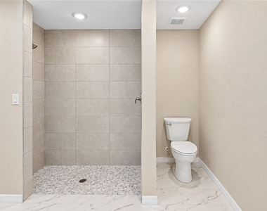 513 Nw 16th Place - Photo Thumbnail 13