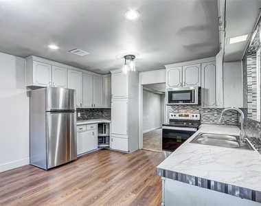 5211 Farmer Street - Photo Thumbnail 8