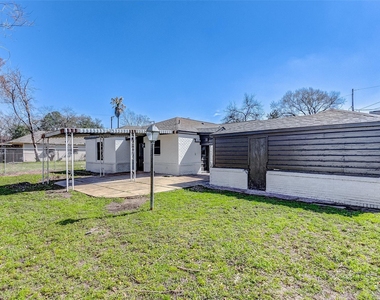 5211 Farmer Street - Photo Thumbnail 21