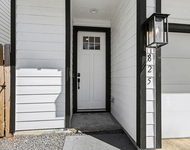 825 Woodcrest Drive - Photo Thumbnail 20