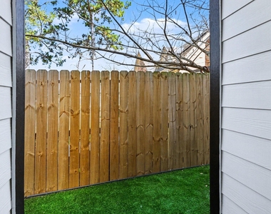 825 Woodcrest Drive - Photo Thumbnail 25