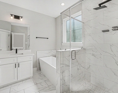 825 Woodcrest Drive - Photo Thumbnail 13