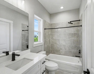 825 Woodcrest Drive - Photo Thumbnail 17