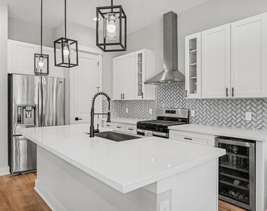 825 Woodcrest Drive - Photo Thumbnail 4