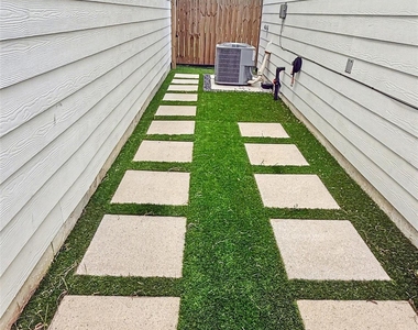 825 Woodcrest Drive - Photo Thumbnail 23