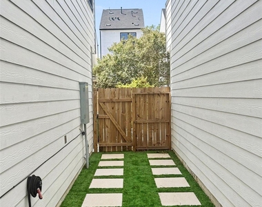 825 Woodcrest Drive - Photo Thumbnail 21