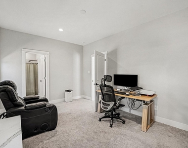 825 Woodcrest Drive - Photo Thumbnail 15