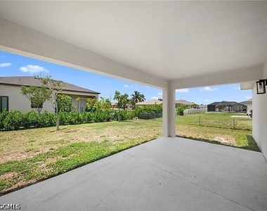 202 Nw 25th Place - Photo Thumbnail 7