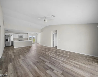 202 Nw 25th Place - Photo Thumbnail 16