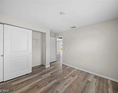 202 Nw 25th Place - Photo Thumbnail 19