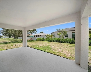202 Nw 25th Place - Photo Thumbnail 26