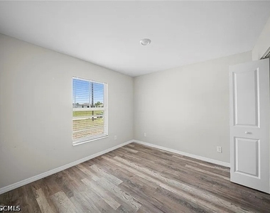 202 Nw 25th Place - Photo Thumbnail 12