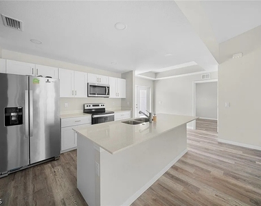202 Nw 25th Place - Photo Thumbnail 17