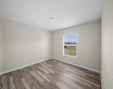 202 Nw 25th Place - Photo Thumbnail 18