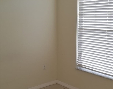 835 Vespucci Avenue S - Photo Thumbnail 5