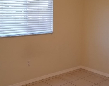835 Vespucci Avenue S - Photo Thumbnail 3