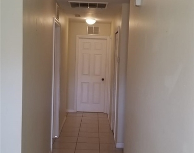 835 Vespucci Avenue S - Photo Thumbnail 4