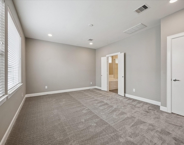 323 Eado Park Circle - Photo Thumbnail 16