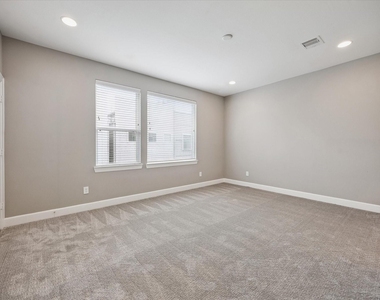 323 Eado Park Circle - Photo Thumbnail 15