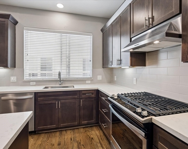 323 Eado Park Circle - Photo Thumbnail 3