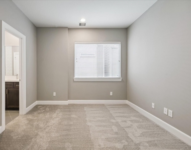 323 Eado Park Circle - Photo Thumbnail 20