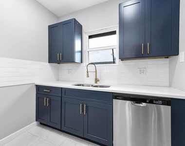 2509 Arbor Street - Photo Thumbnail 9