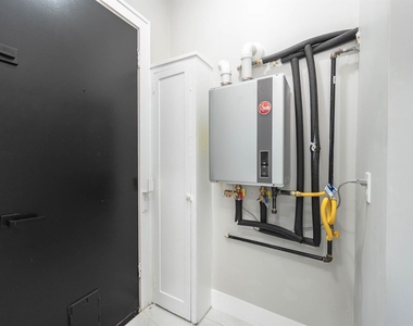 2509 Arbor Street - Photo Thumbnail 11
