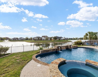 19403 Country Village Drive - Photo Thumbnail 37