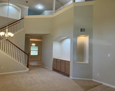 202 Almond Drive - Photo Thumbnail 2