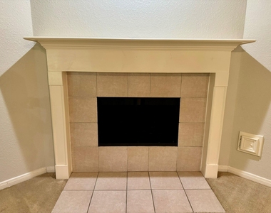 202 Almond Drive - Photo Thumbnail 5