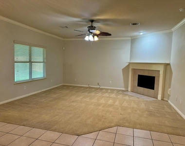 202 Almond Drive - Photo Thumbnail 4