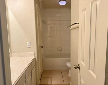 202 Almond Drive - Photo Thumbnail 13