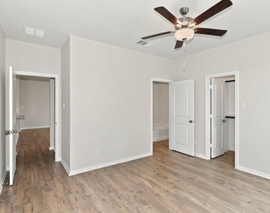 7650 Tipton Meadow Way - Photo Thumbnail 7