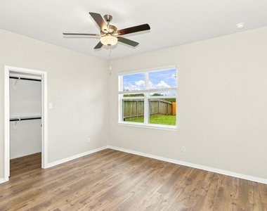 7650 Tipton Meadow Way - Photo Thumbnail 6