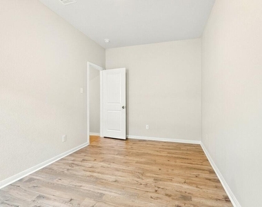15550 Caramel Springs Drive - Photo Thumbnail 10