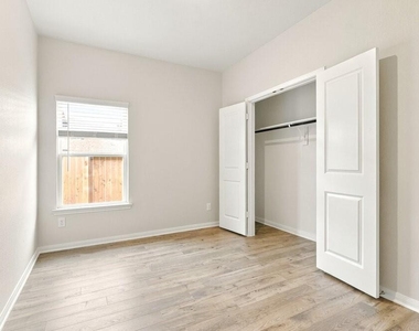 15550 Caramel Springs Drive - Photo Thumbnail 9