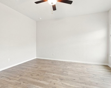 15550 Caramel Springs Drive - Photo Thumbnail 11