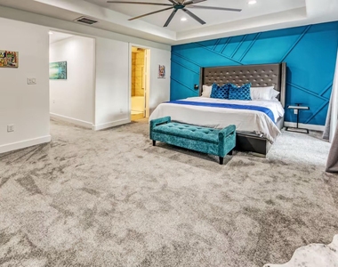 5215 Farmer Street - Photo Thumbnail 12