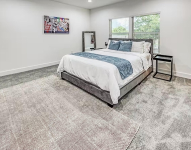5215 Farmer Street - Photo Thumbnail 14