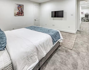 5215 Farmer Street - Photo Thumbnail 13