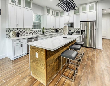 5215 Farmer Street - Photo Thumbnail 5