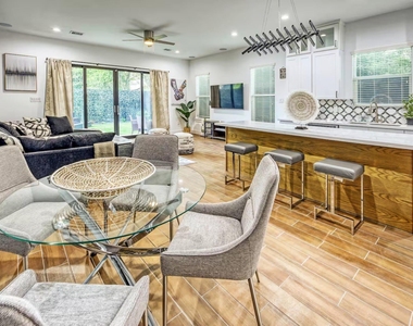5215 Farmer Street - Photo Thumbnail 3