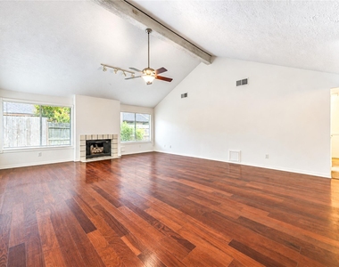 1719 Sullins Way - Photo Thumbnail 5